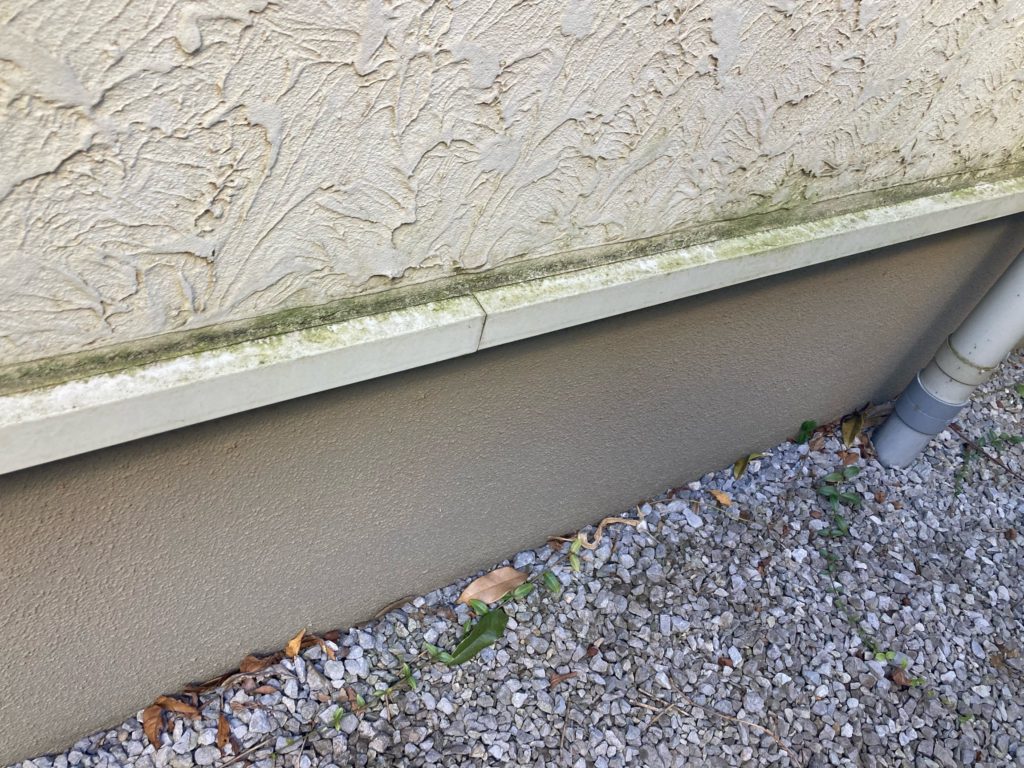 水切りといった付帯部も塗装を行います。