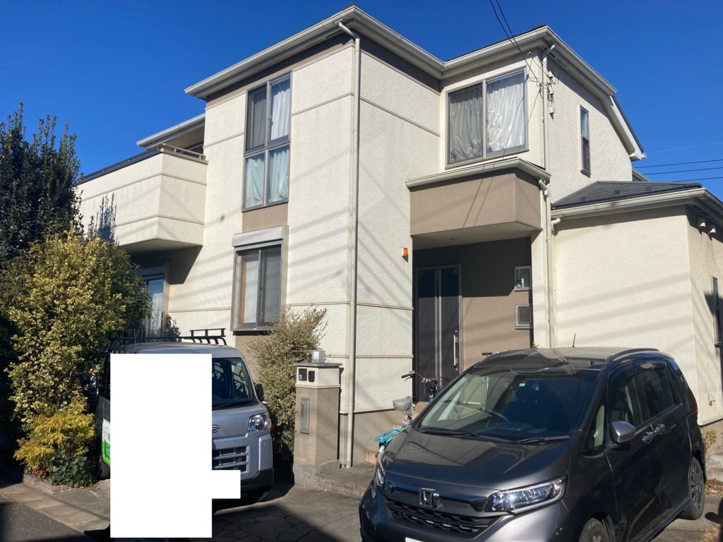 屋根外壁塗装工事前の全景写真です。