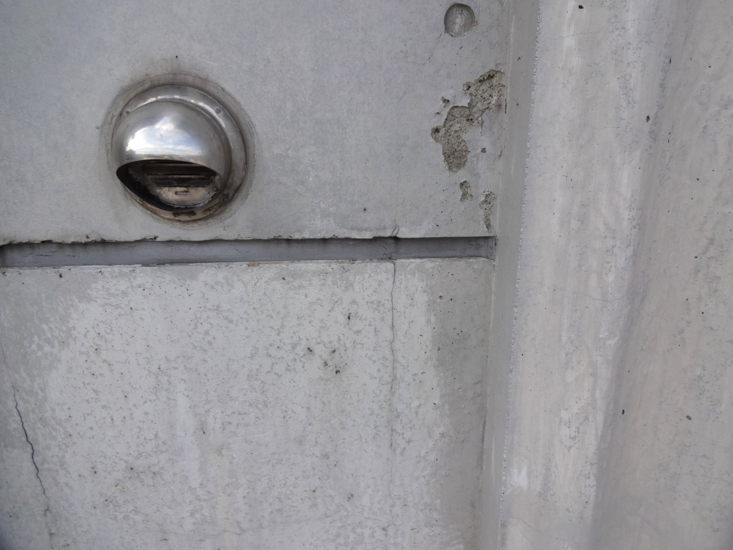 シーリングのひび割れや破断