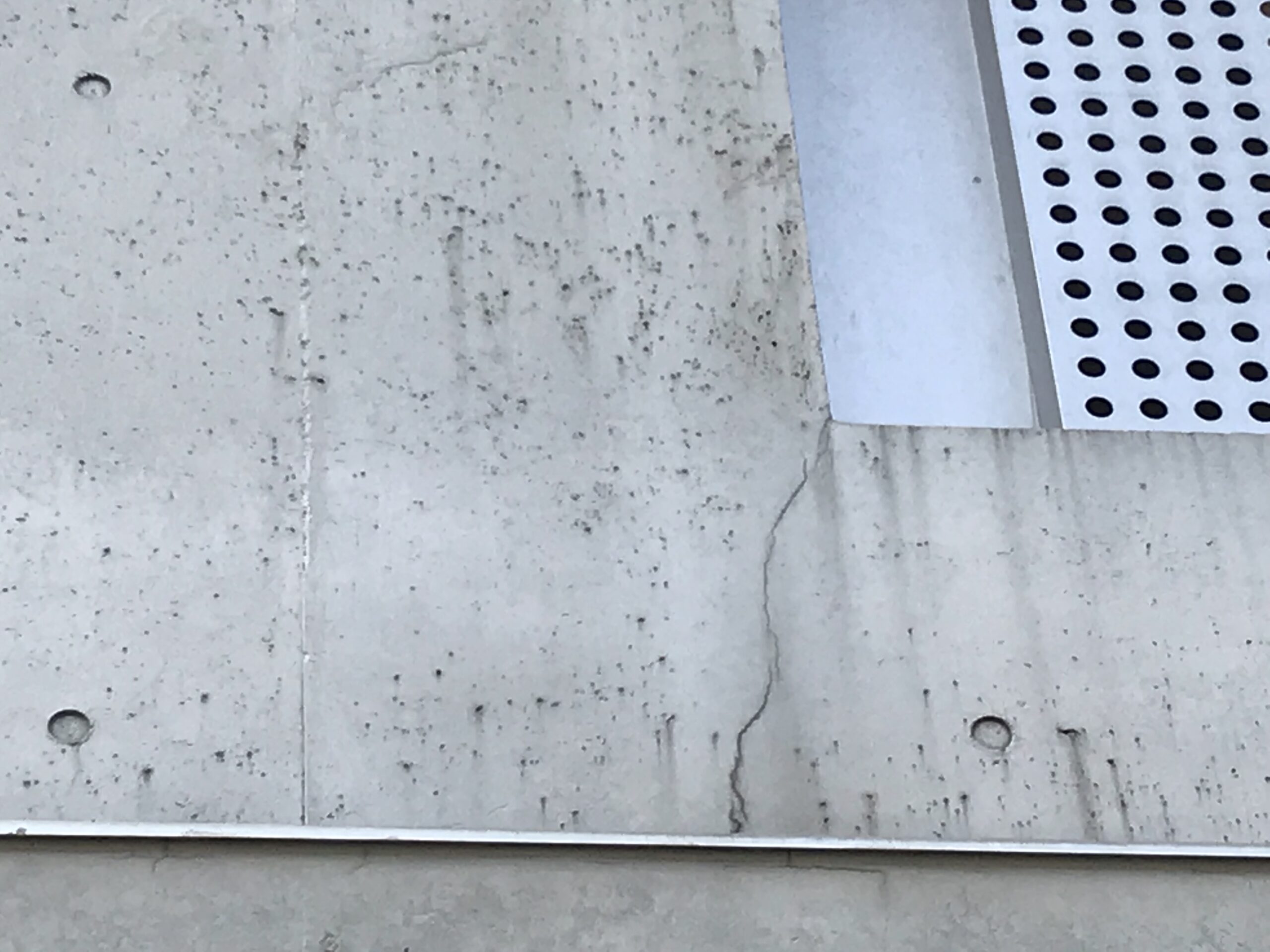 外壁のひび割れ