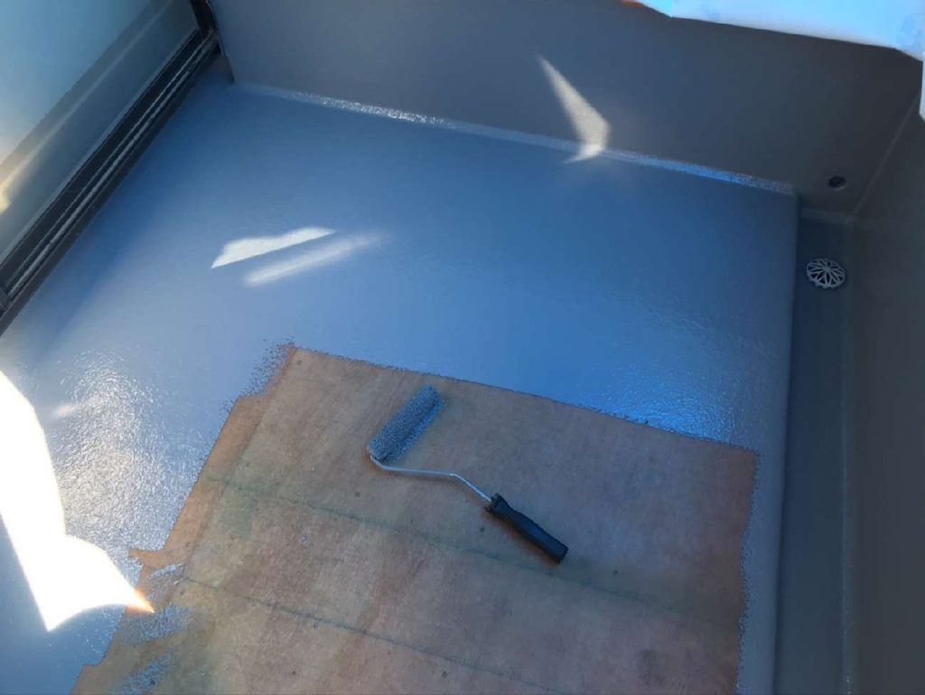 床部分は新たにFRP防水で防水処理をしました。