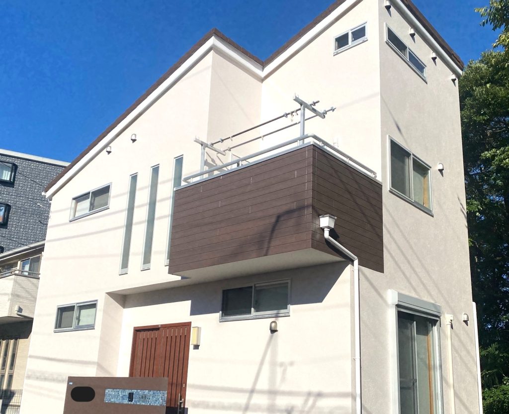 千葉市花見川区 築10年の一戸建て屋根カバー・外壁塗装・ベランダ防水工事