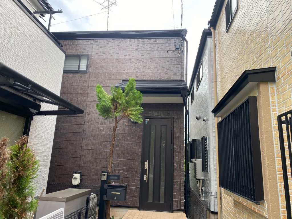 市川市福栄　エコウーノ（エコシンプル）屋根をカバー・サイディング外壁をグラデーション塗装