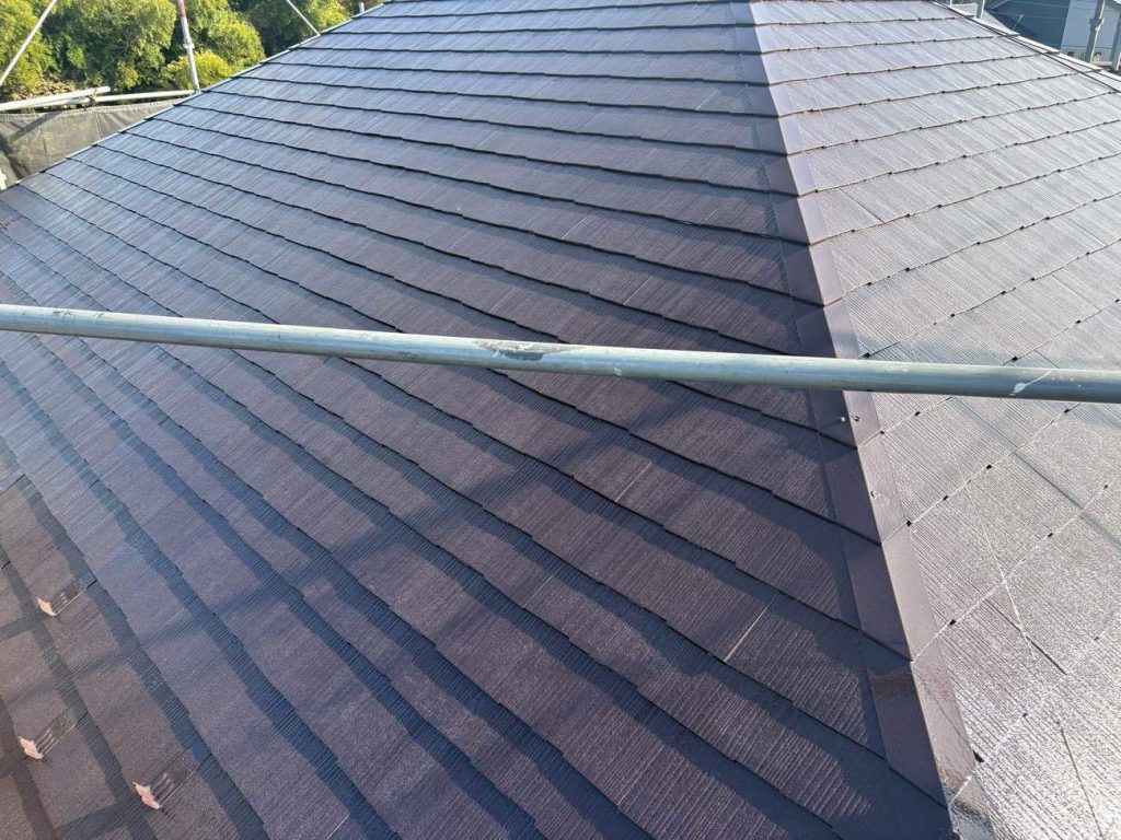 屋根は日本塗装名人社のフッ素UVｺｰﾄ溶剤Ⅱ遮熱という塗料で、色はSC-44というブラウン系です。