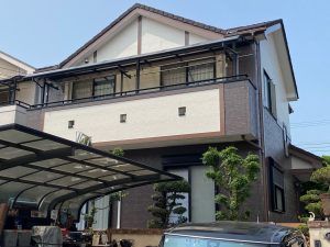 【2026年版 プロが教える】築10年は本当？外壁塗装の「正しい塗り替え時期」と自宅でできるセルフチェック