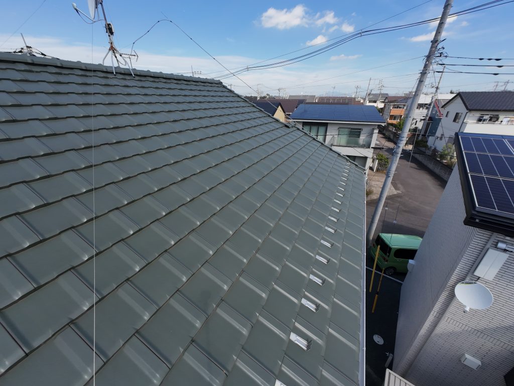 屋根は陶器瓦のため今回はメンテナンスはぜず、高圧洗浄のみです。