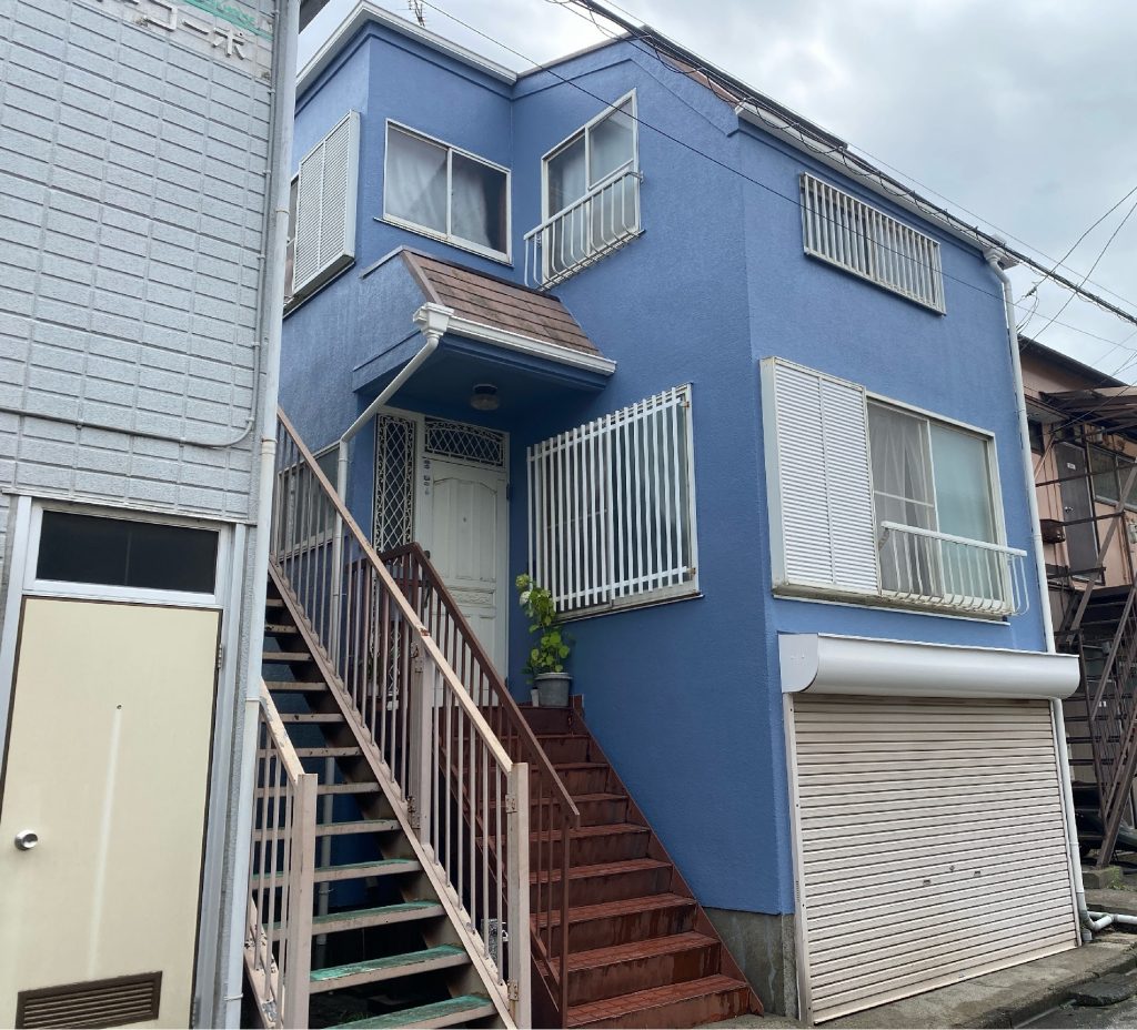 【千葉県船橋市高根台】初めての大型リフォームの不安を解消!ひび割れ補修とシリコンREVO1000で美しく蘇った外壁塗装|O様邸