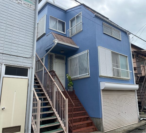 【千葉県船橋市高根台】初めての大型リフォームの不安を解消!ひび割れ補修とシリコンREVO1000で美しく蘇った外壁塗装|O様邸