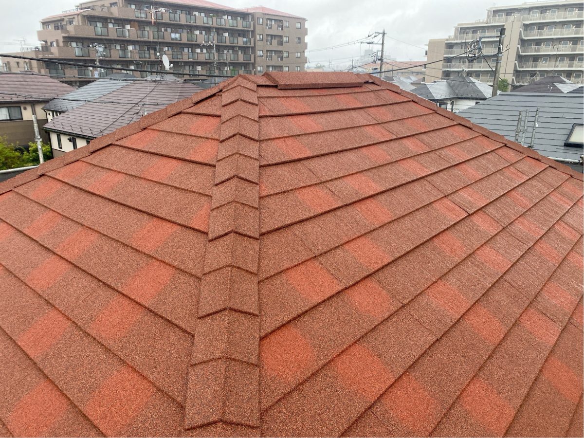 築21年のスレート屋根メンテナンス。高耐久な金属屋根材を用いたカバー工法